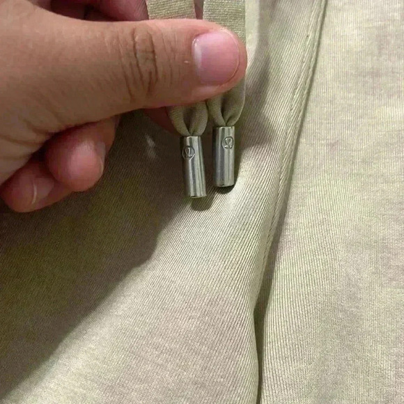 Lululemon women shorts - Picture 3 of 8